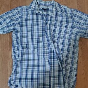 Casual medium buttons up shirt